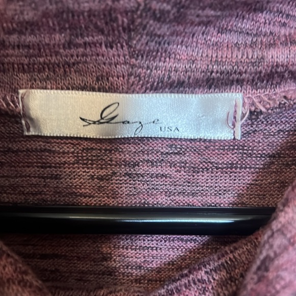 Euc shoulder cut out long sleeved top - Picture 2 of 6